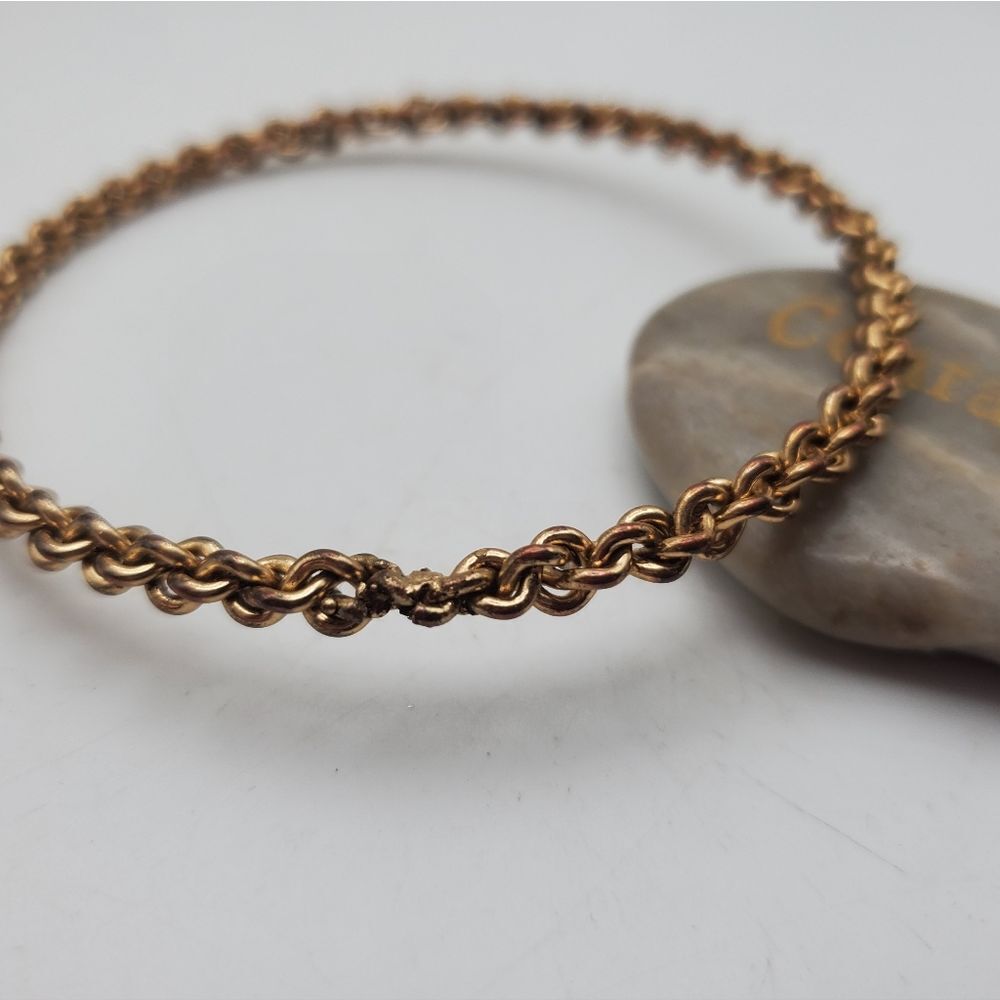 Gold tone‎ wire wreath bracelet